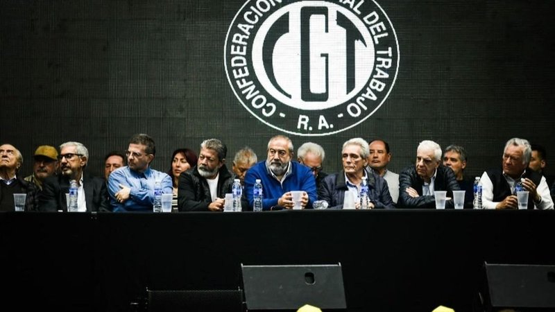 La CGT respaldó a Kicillof y acusó a Milei de querer "atacar" el federalismo