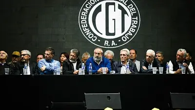 La CGT respaldó a Kicillof y acusó a Milei de querer "atacar" el federalismo La CGT respaldó a Kicillof y acusó a Milei de querer "atacar" el federalismo