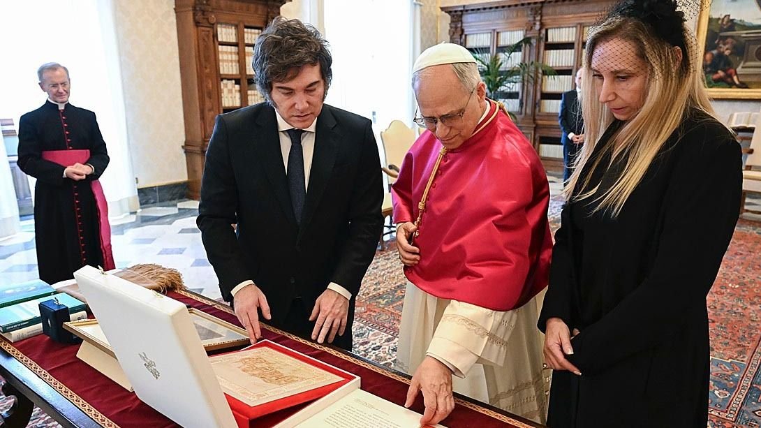 Milei se anticipó a una posible postergación de la visita del Papa León XIV: “Ajustes”