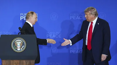 Congresistas cruzaron a Trump por eximir de sanciones a Rusia Congresistas cruzaron a Trump por eximir de sanciones a Rusia