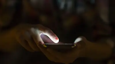 La estafa más cruel: presos fingieron un noviazgo con una chica y le robaron una suma millonaria La estafa más cruel: presos fingieron un noviazgo con una chica y le robaron una suma millonaria