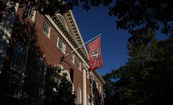 Trump reclama mil millones de dólares a la Universidad de Harvard por daños y perjuicios | Trump