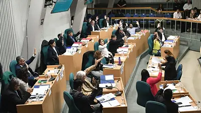 En medio del ajuste que sufren los trabajadores, Santa Cruz destina más de $750 millones por cada legislador En medio del ajuste que sufren los trabajadores, Santa Cruz destina más de $750 millones por cada legislador