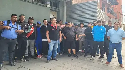 Choferes de la compañía Unión Bus protestaron en la sede de la UTA provincial. (Foto: Jujuy al Momento). Choferes de la compañía Unión Bus protestaron en la sede de la UTA provincial. (Foto: Jujuy al Momento).