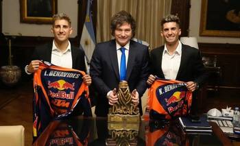 Javier Milei recibió al campeón del Dakar, Luciano Benavides, en Casa Rosada | Javier milei 