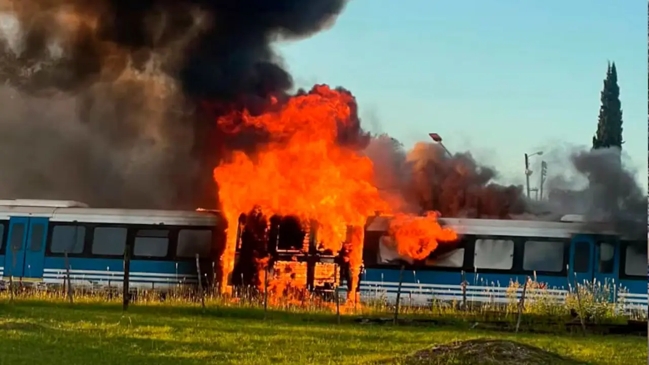 Incendio en el Tren de las Sierras: evacuaron a 120 pasajeros y el operativo duró 3 horas