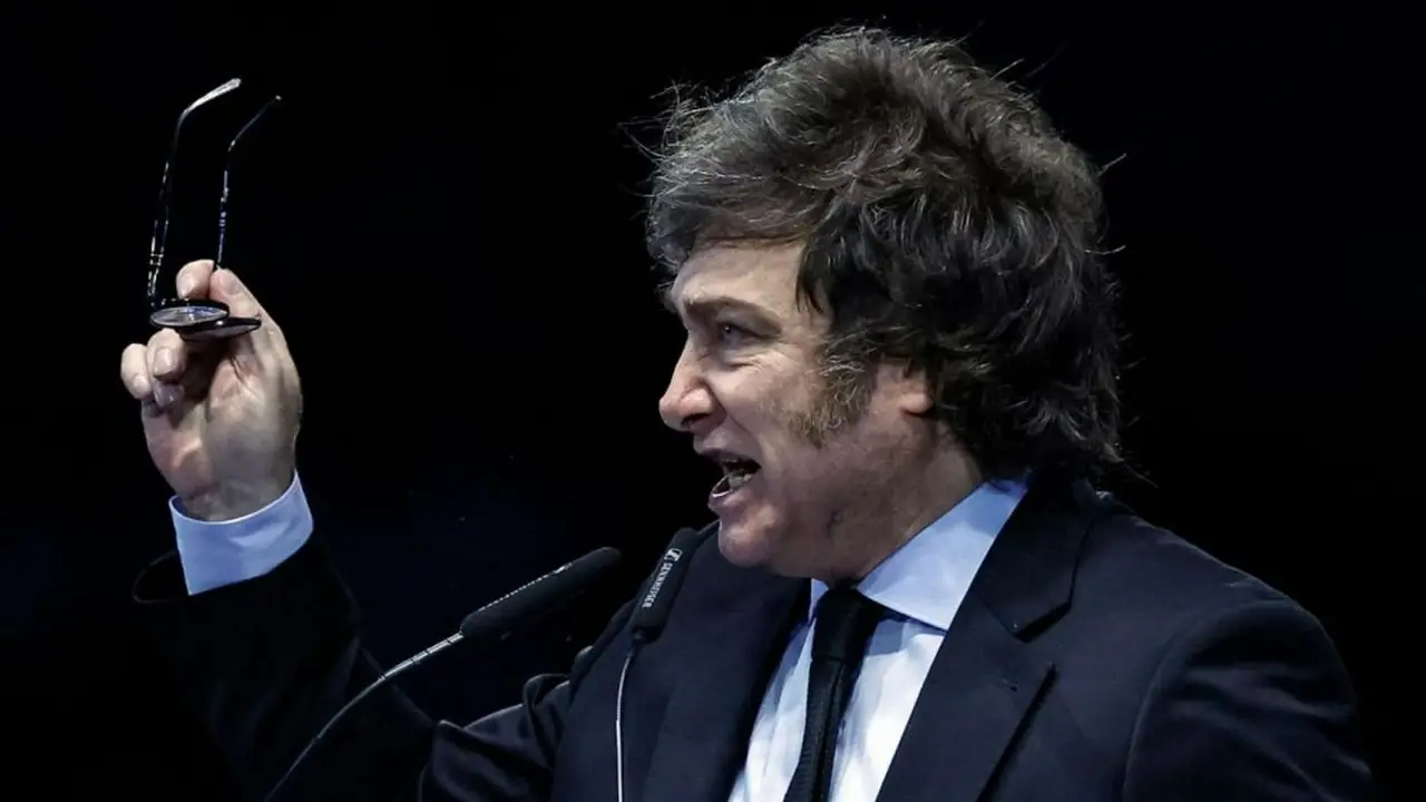 Javier Milei atacó a un periodista de El Destape por lo que dijo Messi sobre la situación del país