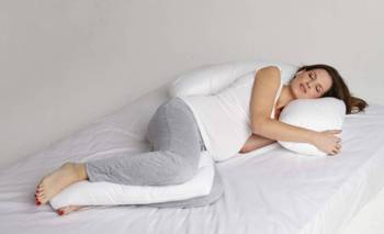 Estas son las mejores posturas para dormir bien durante el embarazo, según la ciencia | Salud