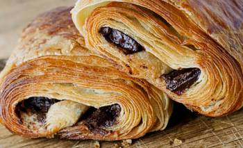 Cómo hacer pan de chocolate casero, con masa de hojaldre perfecta | Recetas de cocina