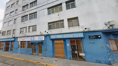 Cerró un colegio privado en la Ciudad y más de 300 estudiantes se quedaron sin escuela Cerró un colegio privado en la Ciudad y más de 300 estudiantes se quedaron sin escuela