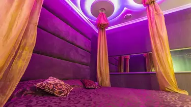 Fue al telo con su amante pero su marido la atrapó y filmó in fraganti