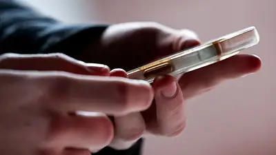 Países y empresas toman medidas para limitar el acceso de los niños a las redes sociales Países y empresas toman medidas para limitar el acceso de los niños a las redes sociales