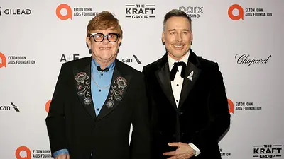 Elton John se declara "indignado" en juicio por acusaciones de intrusión del Daily Mail Elton John se declara "indignado" en juicio por acusaciones de intrusión del Daily Mail
