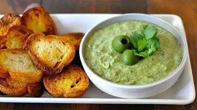 Cómo es la receta del dip de aceituna y queso. Cómo es la receta del dip de aceituna y queso.