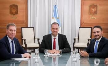 Antes de la sesión por la reforma laboral, Valdés se reúne con Caputo en Buenos Aires | Valdés