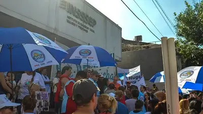 Crece el malestar en Chaco: en medio del ajuste a los trabajadores, acusan a Zdero de privilegiar a empresarios Crece el malestar en Chaco: en medio del ajuste a los trabajadores, acusan a Zdero de privilegiar a empresarios