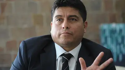 Pauta salarial cero en Santa Cruz: Vidal congeló los salarios y profundizó el conflicto con estatales Pauta salarial cero en Santa Cruz: Vidal congeló los salarios y profundizó el conflicto con estatales