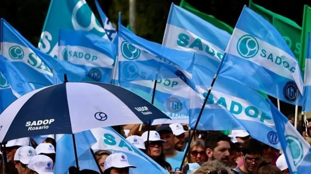 Maestros calientan la previa de la negociación paritaria y cargaron contra Pullaro. "Sistema cruel"