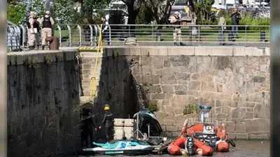 Rescataron a una mujer que se arrojó al río en Puerto Madero Rescataron a una mujer que se arrojó al río en Puerto Madero
