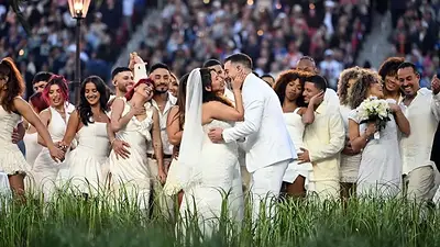 boda real en el super bowl. boda real en el super bowl.