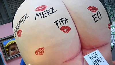 Sin pantalones y con un tatuaje de ICE, Trump aparecerá en una carroza del carnaval alemán Sin pantalones y con un tatuaje de ICE, Trump aparecerá en una carroza del carnaval alemán