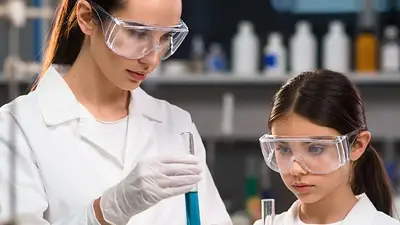 Una mujer y una niña científicas. Una mujer y una niña científicas.