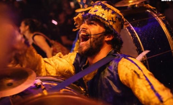 Fuerza Bruta se fusiona con una murga en un show de verano | Carnaval