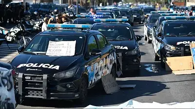La Policía sigue acuartelada en Santa Fe y Rosario: no hubo acuerdo La Policía sigue acuartelada en Santa Fe y Rosario: no hubo acuerdo
