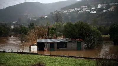 La lluvia sigue azotando Portugal, ya afectada por tormentas; miles de personas han sido evacuadas La lluvia sigue azotando Portugal, ya afectada por tormentas; miles de personas han sido evacuadas