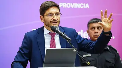 Pullaro confirmó el aumento para la Policía: ningún oficial cobrará menos de $ 1.438.835 Pullaro confirmó el aumento para la Policía: ningún oficial cobrará menos de $ 1.438.835