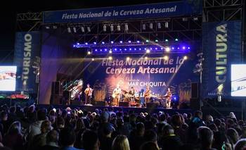 Tiene playa y celebra la cerveza artesanal: el pueblo clave para una escapada de fin de se | Escapadas