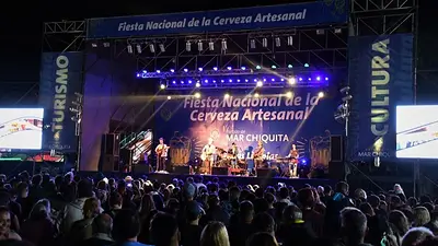 Tiene playa y celebra la cerveza artesanal: el pueblo clave para una escapada este fin de semana Tiene playa y celebra la cerveza artesanal: el pueblo clave para una escapada este fin de semana