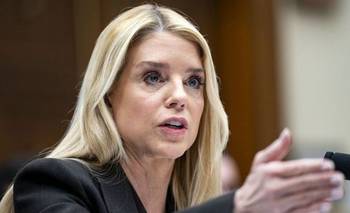 Caso Epstein: tenso cruce entre Pam Bondi y demócratas por las menciones a Trump | Caso epstein