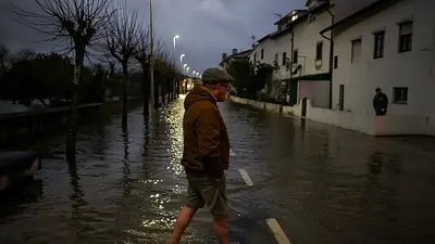 España y Portugal en alerta máxima ante los daños causados por las tormentas España y Portugal en alerta máxima ante los daños causados por las tormentas