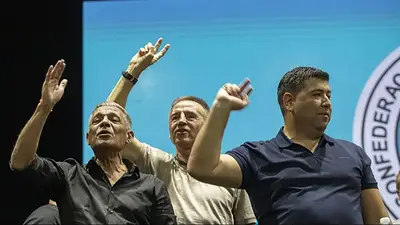 La CGT llamó "irresponsables" a senadores y advirtió que "dará pelea" contra la reforma La CGT llamó "irresponsables" a senadores y advirtió que "dará pelea" contra la reforma