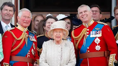 El rey Carlos III; la reina Isabel II y el expríncipe Andrés El rey Carlos III; la reina Isabel II y el expríncipe Andrés