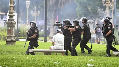 En medio de acusaciones por detenciones ilegales, el Gobierno "identificó" a cuatro detenidos: "Las hacen, las pagan" En medio de acusaciones por detenciones ilegales, el Gobierno "identificó" a cuatro detenidos: "Las hacen, las pagan"