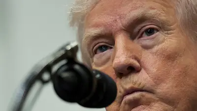 Demócratas dicen que acuerdos de deportación al extranjero de Trump cuestan millones a los contribuyentes Demócratas dicen que acuerdos de deportación al extranjero de Trump cuestan millones a los contribuyentes