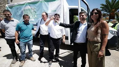 Kicillof entregó nuevos vehículos adquiridos a través de Provincia Leasing para reforzar servicios públicos Kicillof entregó nuevos vehículos adquiridos a través de Provincia Leasing para reforzar servicios públicos