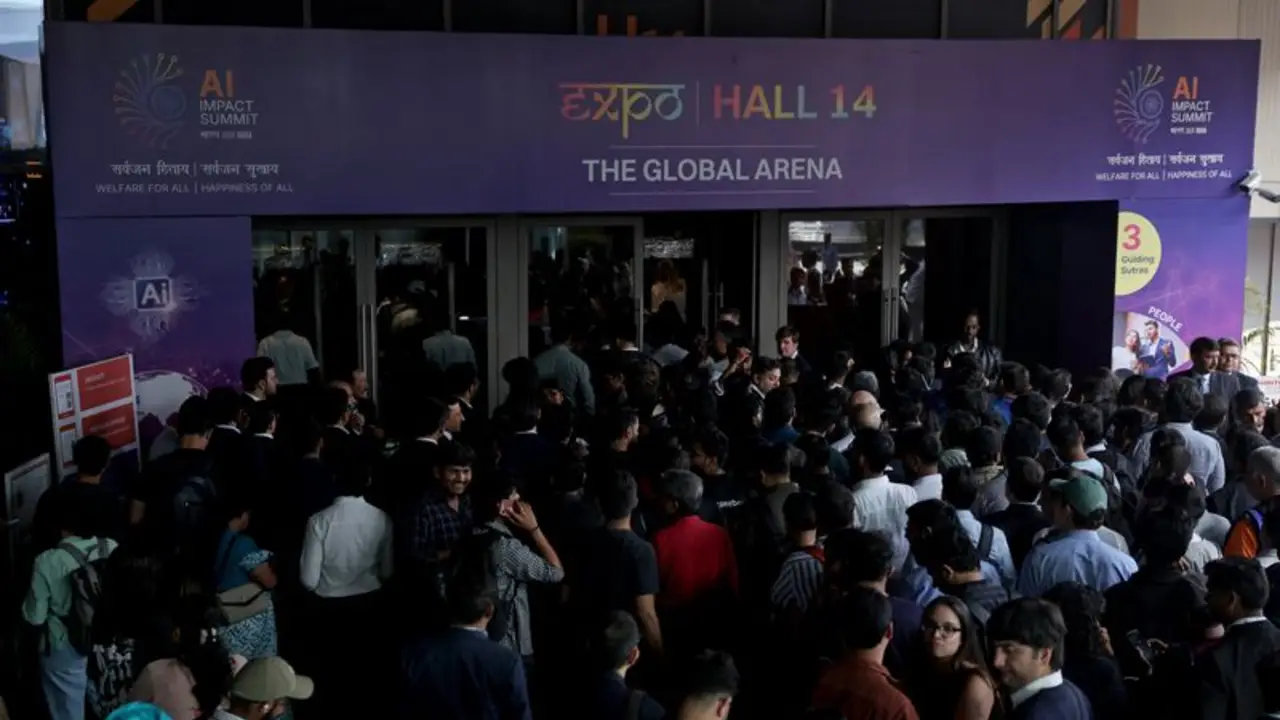 Apertura de cumbre sobre IA de India en Nueva Delhi se ve empañada por largas filas y confusión