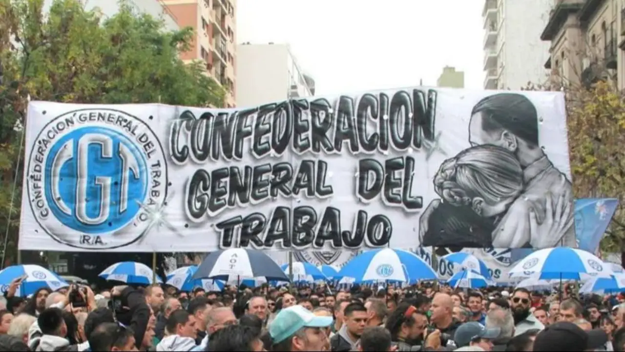 Con encuestas a la vista, la CGT convocó al paro, pero las tensiones internas continúan