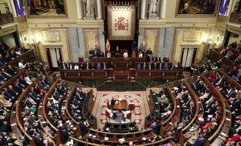 La izquierda española acusa a Vox de “desplegar odio” al querer prohibir el uso del burka | España