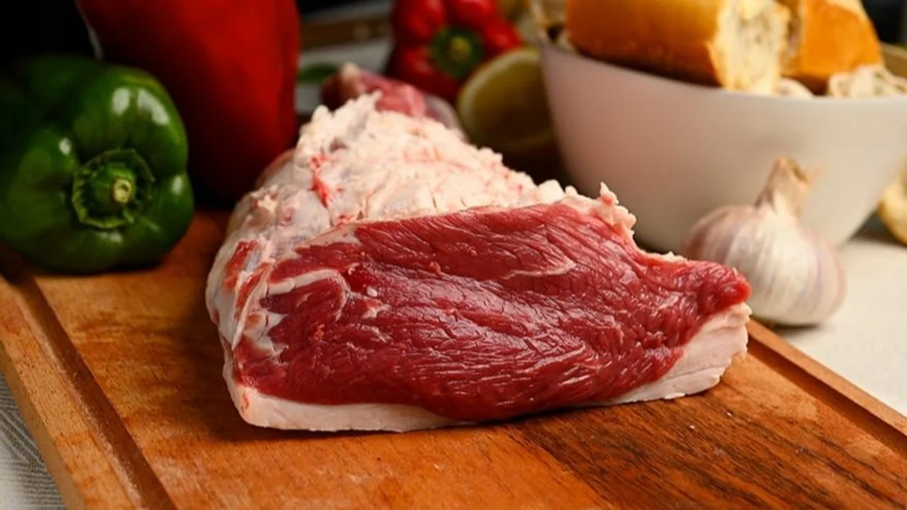 La colita de cuadril gana protagonismo: tierna, versátil y ahora con descuento, se convierte en la alternativa económica para un asado completo.