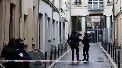 La policía francesa detiene a miembros de la izquierda por la muerte de un activista de extrema derecha La policía francesa detiene a miembros de la izquierda por la muerte de un activista de extrema derecha