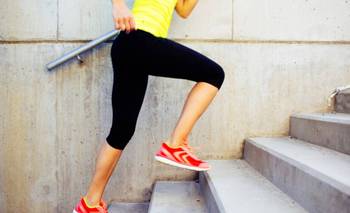 Subir escaleras despacio: el ejercicio que mejora tu corazón después de los 60 | Salud