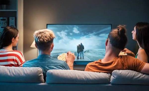 ¿Puedo compartir mi suscripción de Apple TV con mi familia para ver películas y series?