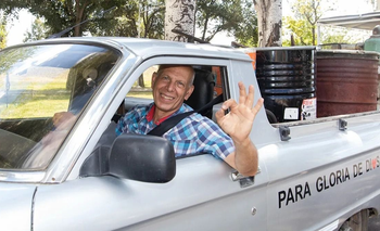 Tiene 70 años y construyó un vehículo que funciona con basura  | Historias de vida