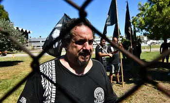 “Soy el sustento de mi familia”: el drama de los operarios de FATE ante el cierre  | Crisis económica