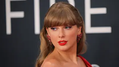 Taylor Swift es nombrada la artista con mayores ventas del año por sexta vez Taylor Swift es nombrada la artista con mayores ventas del año por sexta vez