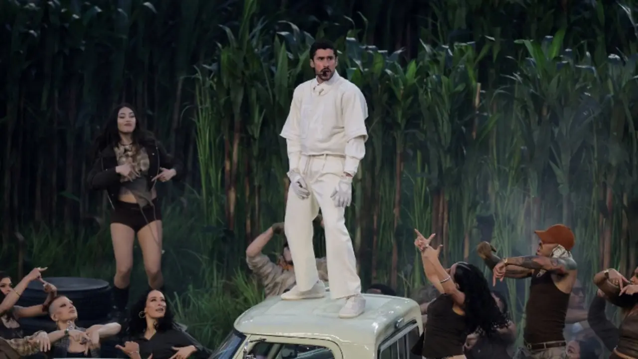 Regulador de EEUU solicita transcripción de actuación de Bad Bunny en el Super Bowl